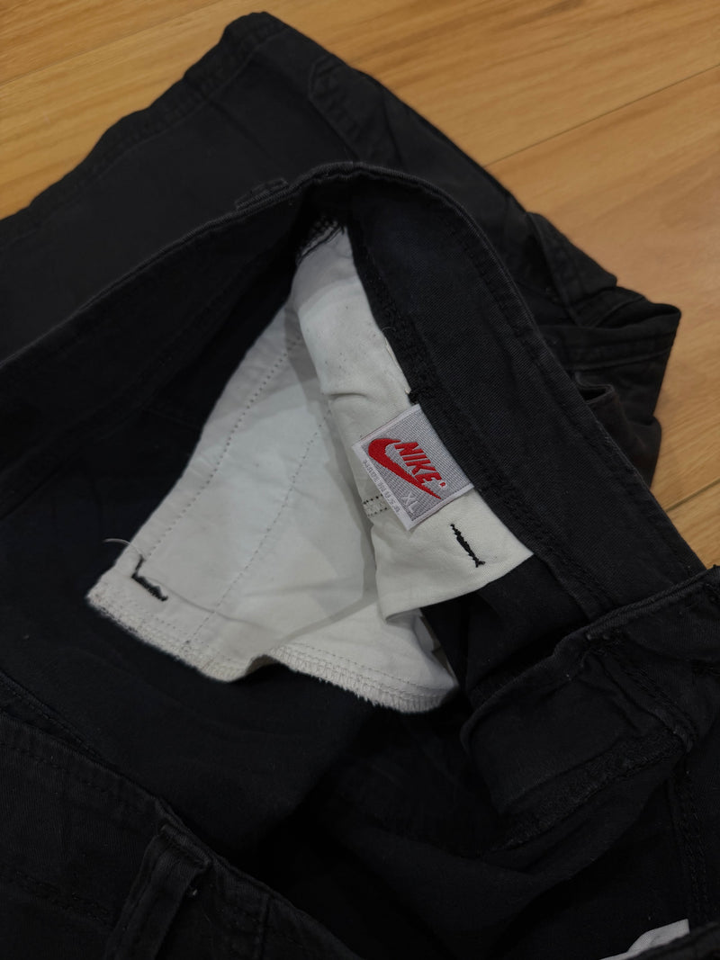 VINTAGE NIKE CARGO SHORTS 33