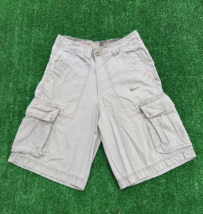 VINTAGE NIKE CARGO SHORTS 28