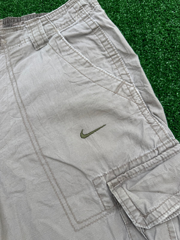 VINTAGE NIKE CARGO SHORTS 28