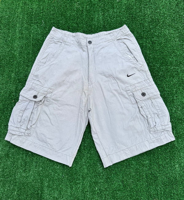 VINTAGE NIKE CARGO SHORTS 30