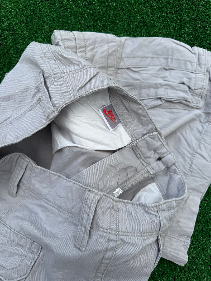 VINTAGE NIKE CARGO SHORTS 30