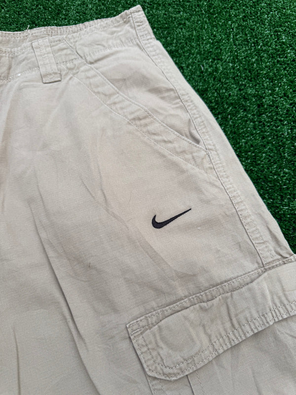 VINTAGE NIKE CARGO SHORTS 33