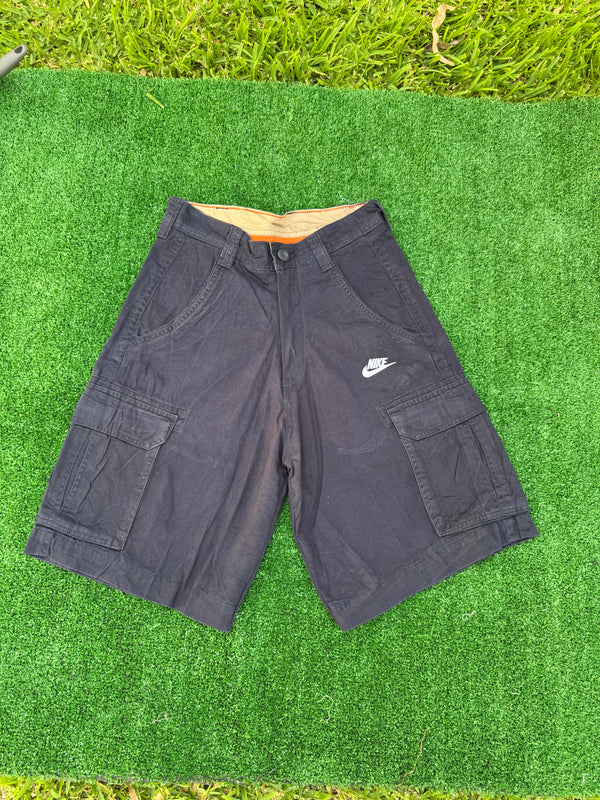 VINTAGE NIKE CARGO SHORTS 27