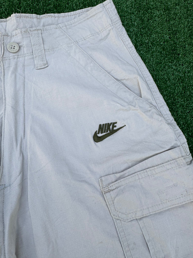 VINTAGE NIKE CARGO SHORTS 29