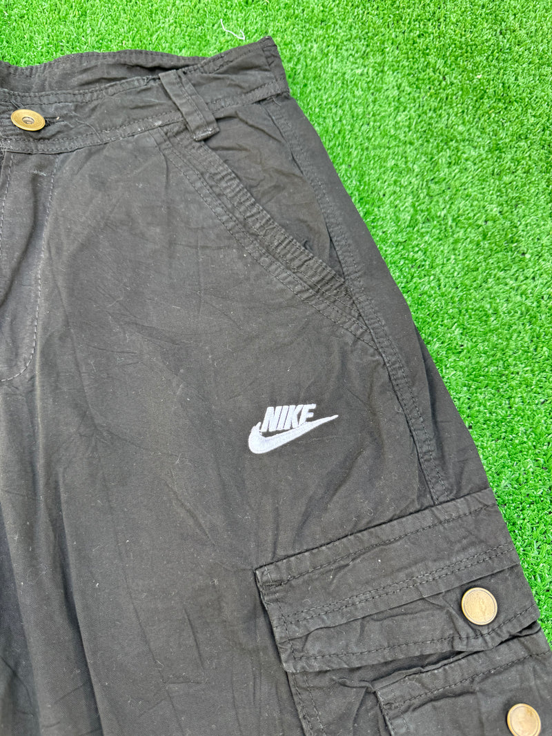 VINTAGE NIKE CARGO SHORTS 26