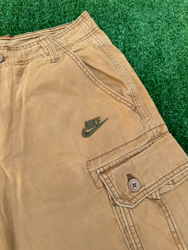 VINTAGE NIKE CARGO SHORTS 29