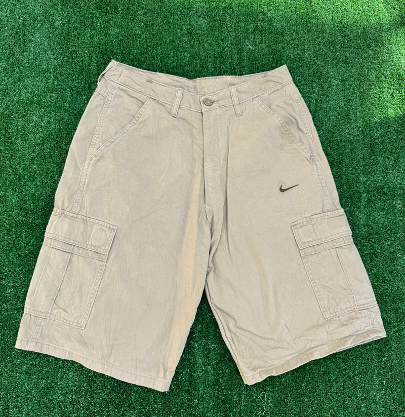 VINTAGE NIKE CARGO SHORTS 30