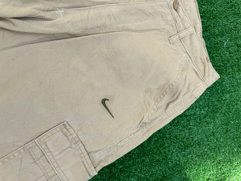 VINTAGE NIKE CARGO SHORTS 30