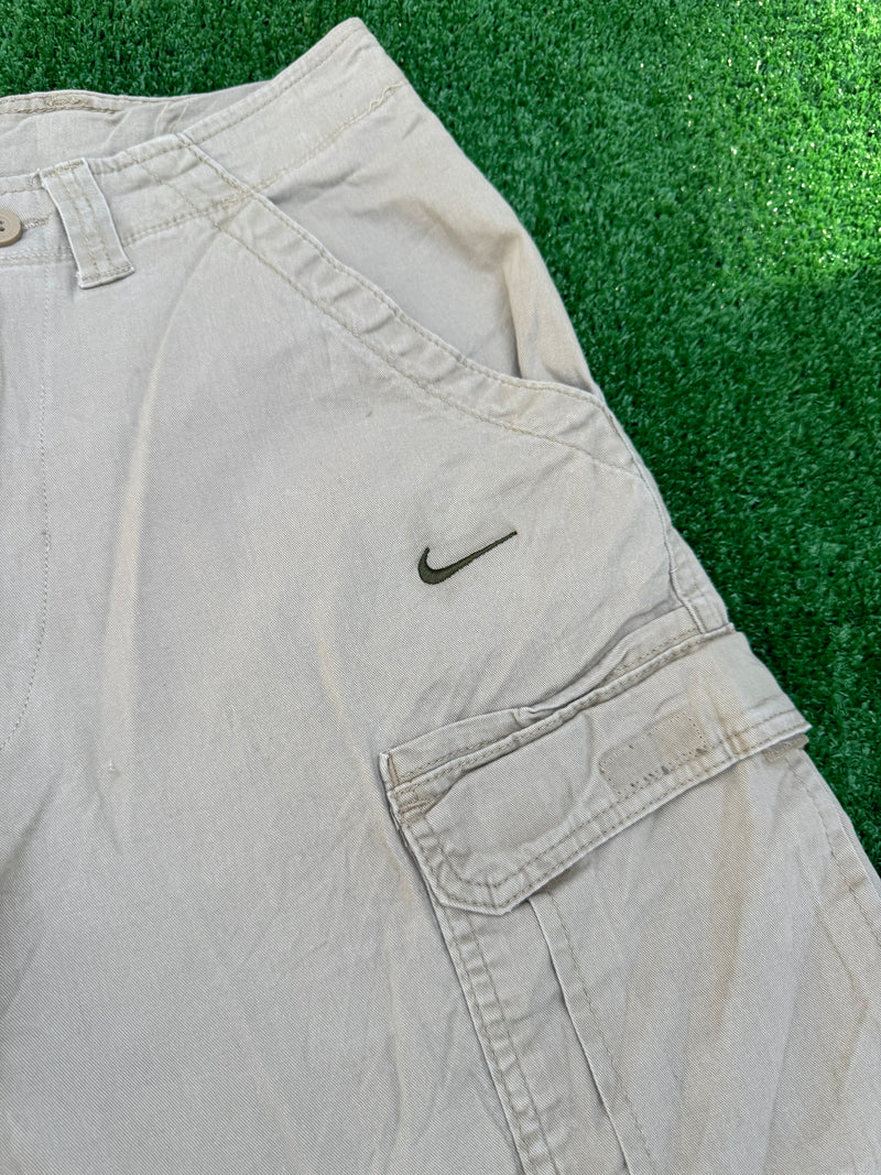 VINTAGE NIKE CARGO SHORTS 29