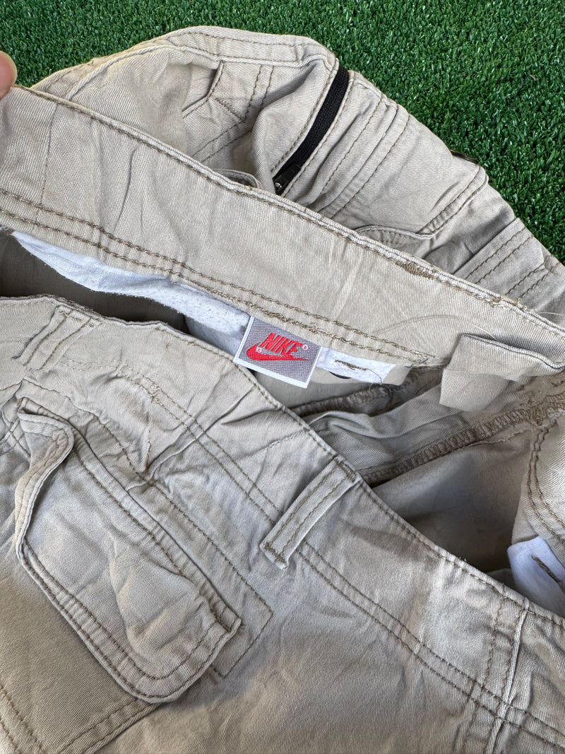 VINTAGE NIKE CARGO SHORTS 36