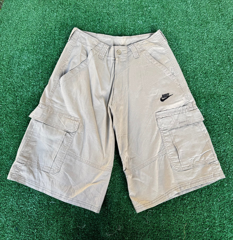 VINTAGE NIKE CARGO SHORTS 30