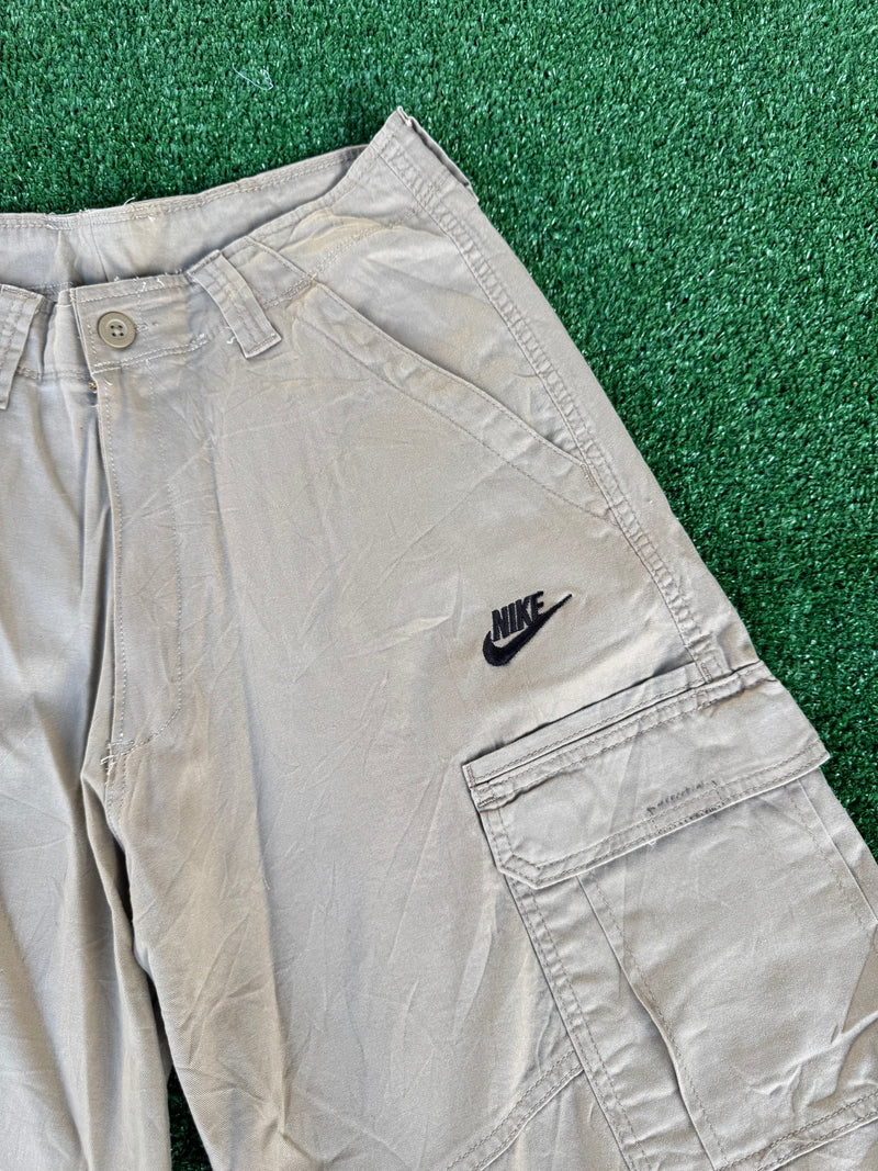 VINTAGE NIKE CARGO SHORTS 30