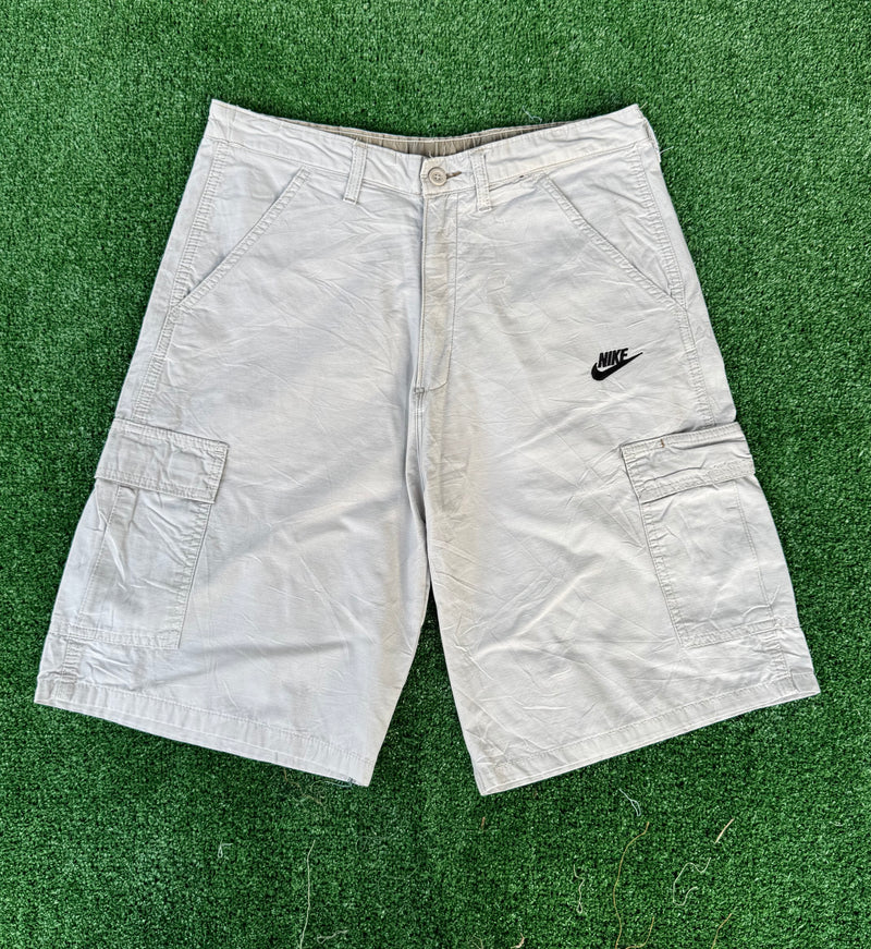 VINTAGE NIKE CARGO SHORTS 33