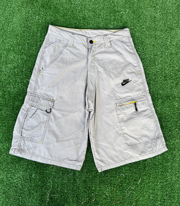 VINTAGE NIKE CARGO SHORTS 28