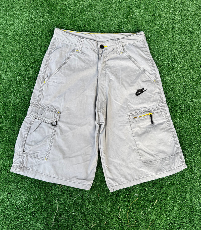 VINTAGE NIKE CARGO SHORTS 28