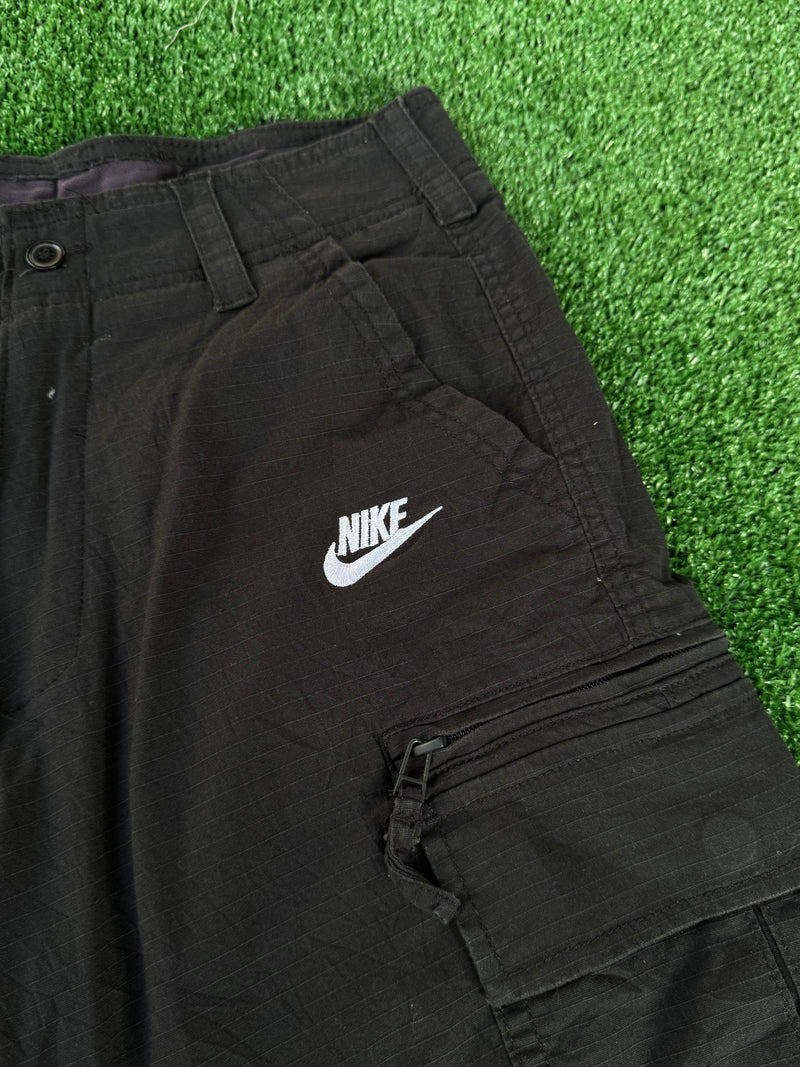 VINTAGE NIKE CARGO SHORTS 28