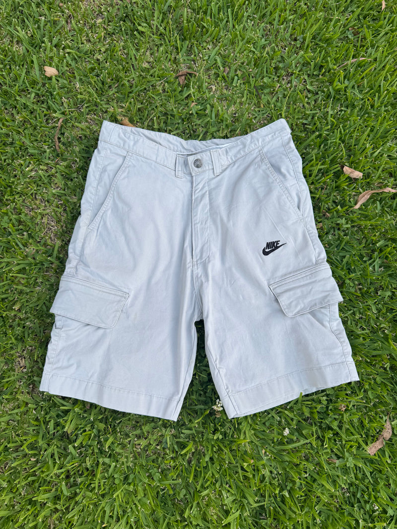 VINTAGE NIKE CARGO SHORTS 29