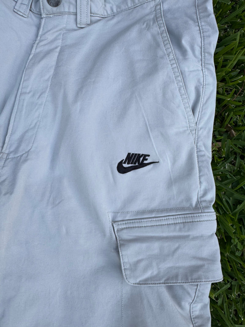 VINTAGE NIKE CARGO SHORTS 29