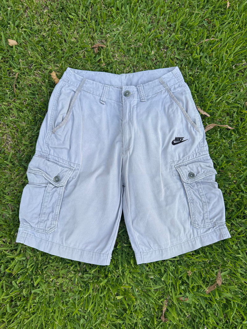 VINTAGE NIKE CARGO SHORTS 27