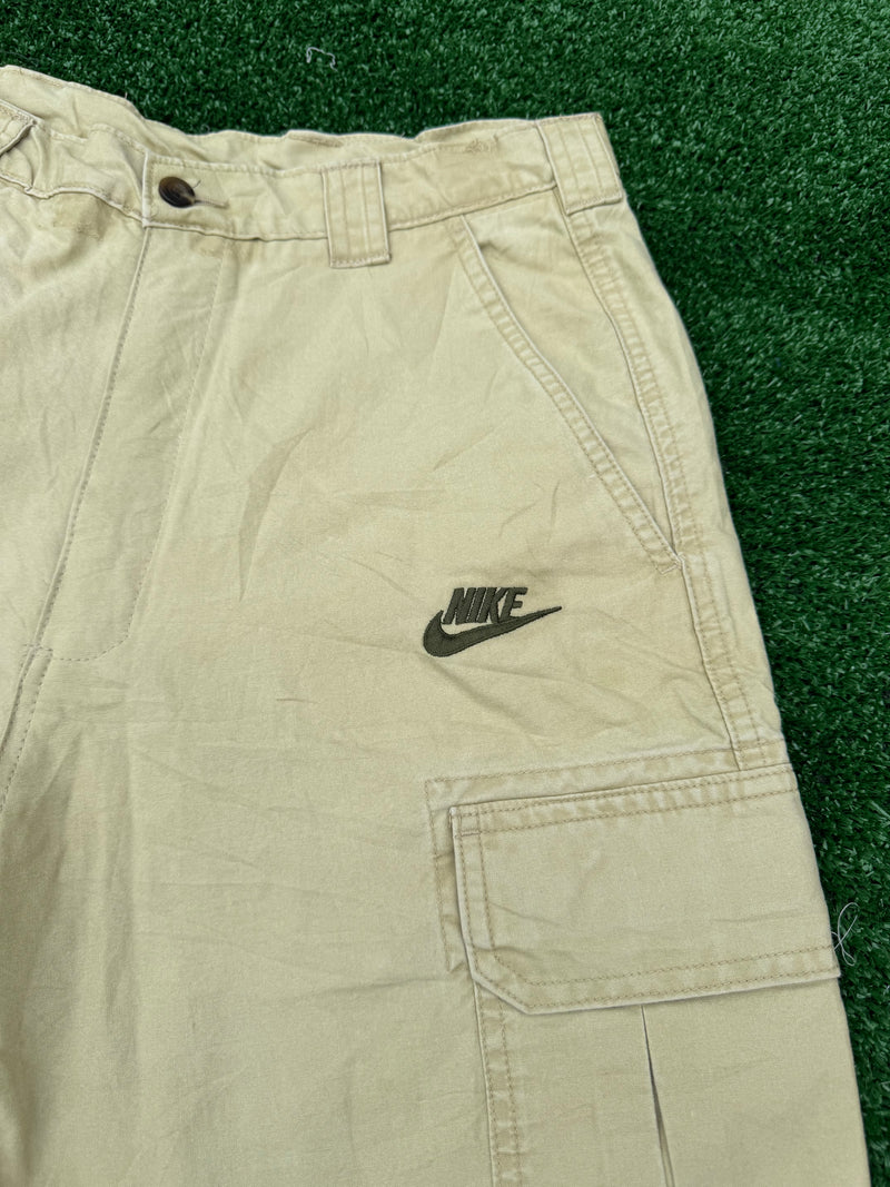 VINTAGE NIKE CARGO SHORTS 28