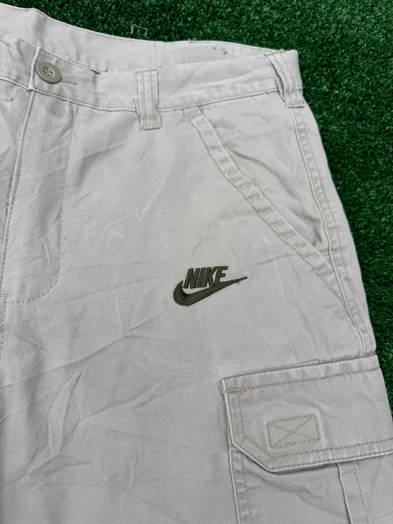 VINTAGE NIKE CARGO SHORTS 31