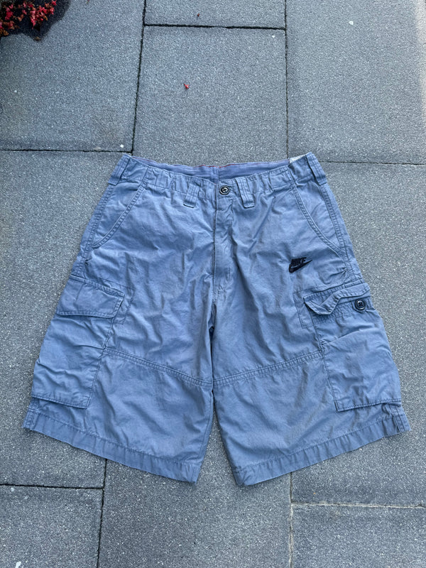 VINTAGE NIKE CARGO SHORTS 30