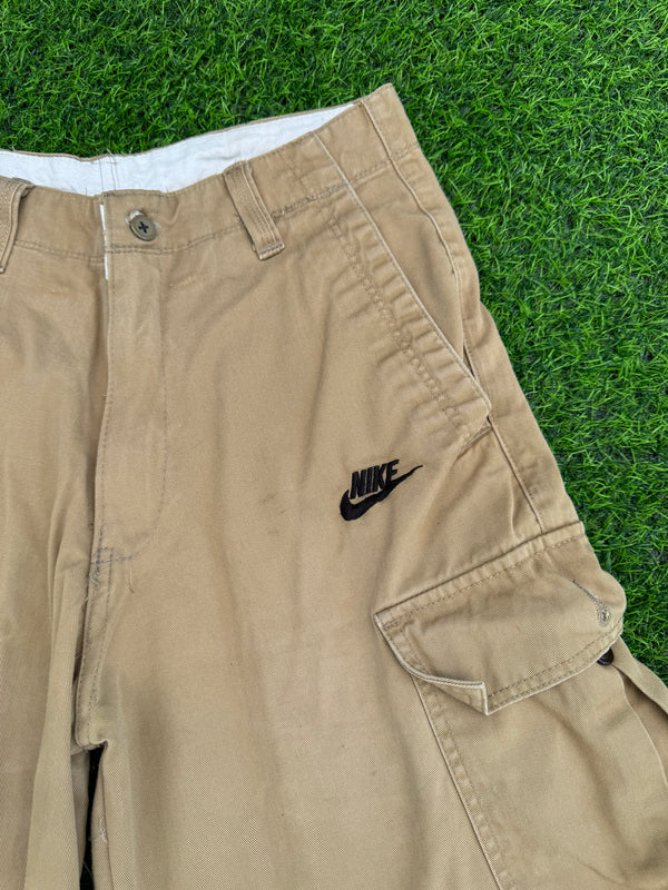 VINTAGE NIKE CARGO SHORTS 30