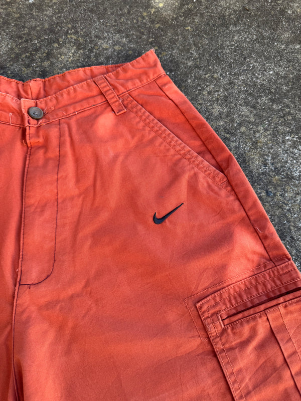 VINTAGE NIKE CARGO SHORTS 26