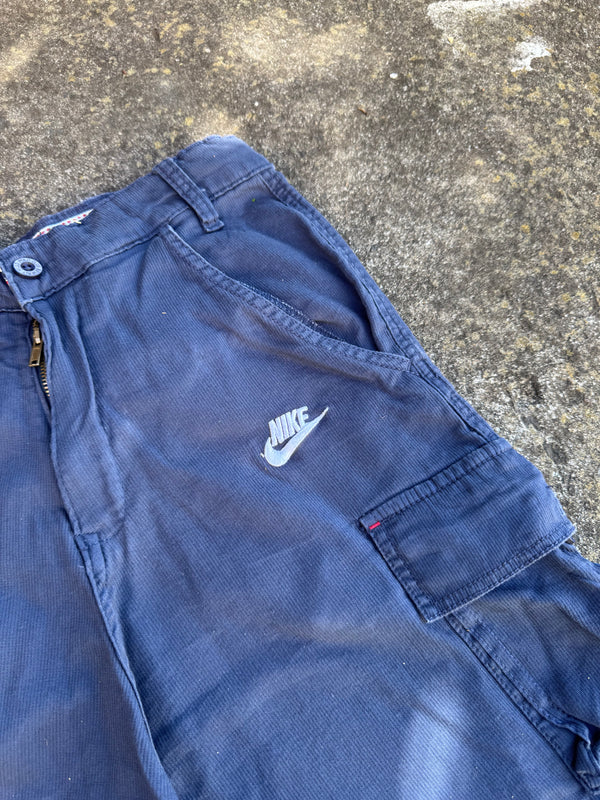 VINTAGE NIKE CARGO SHORTS 28