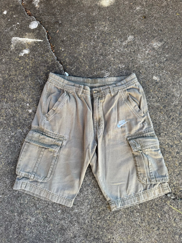 VINTAGE NIKE CARGO SHORTS 29