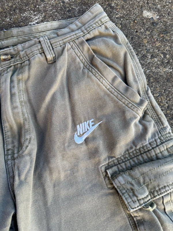 VINTAGE NIKE CARGO SHORTS 29