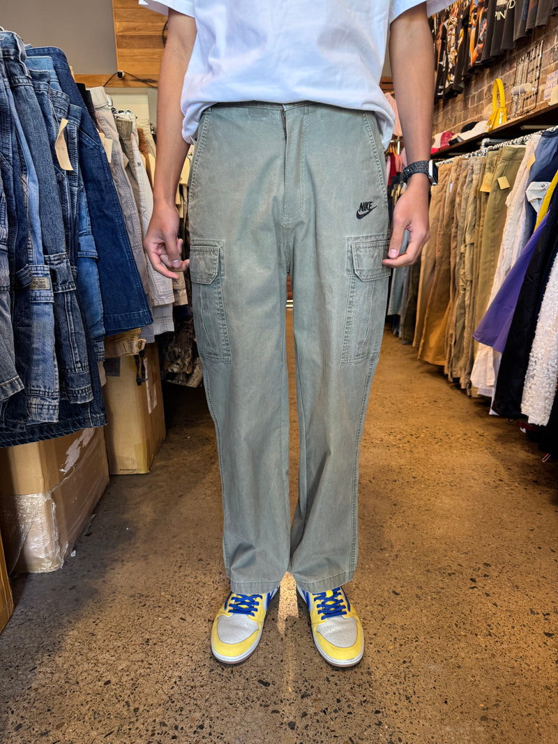 VINTAGE NIKE CARGO PANTS 26