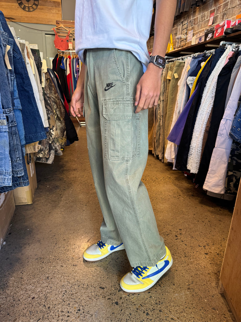 VINTAGE NIKE CARGO PANTS 26