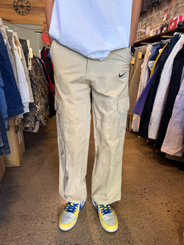 VINTAGE NIKE CARGO PANTS 28