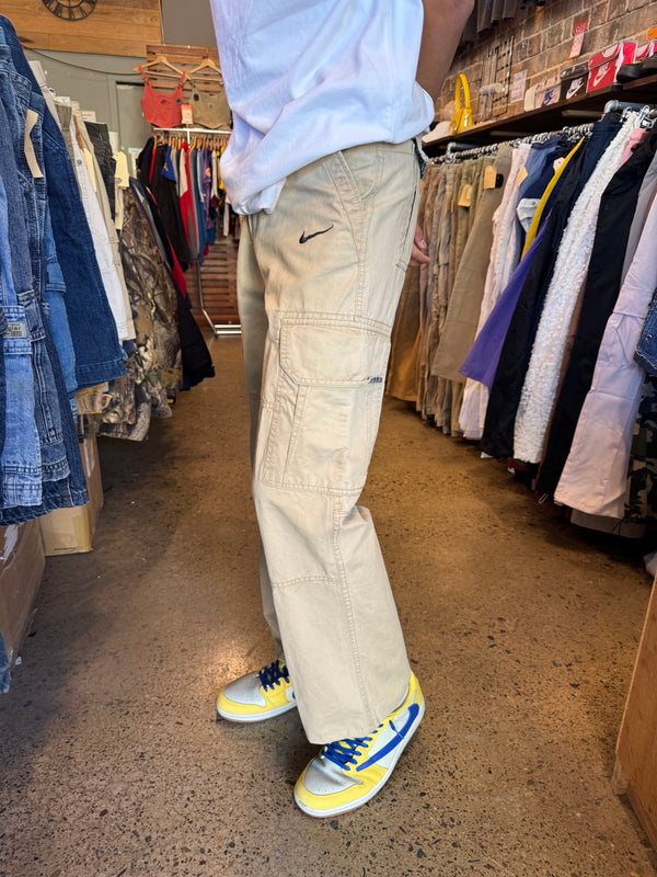 VINTAGE NIKE CARGO PANTS 28