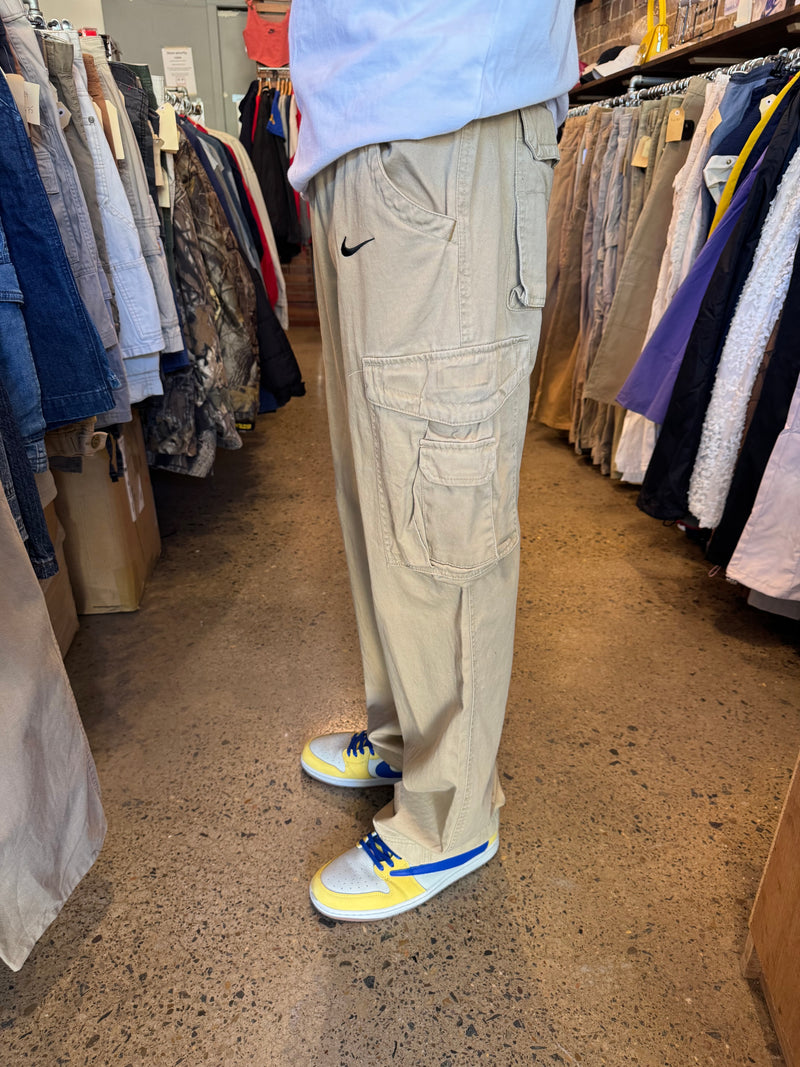 VINTAGE NIKE CARGO PANTS 32