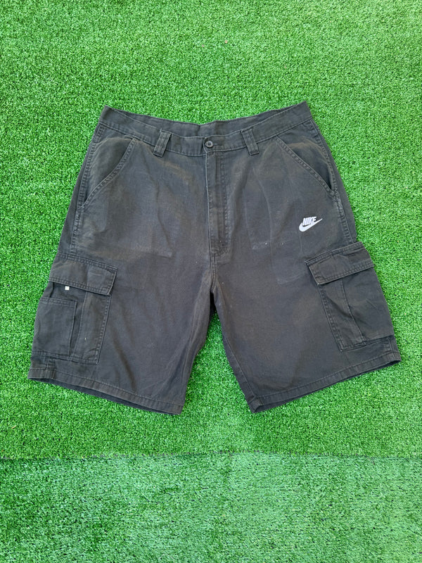 VINTAGE NIKE CARGO SHORTS 37