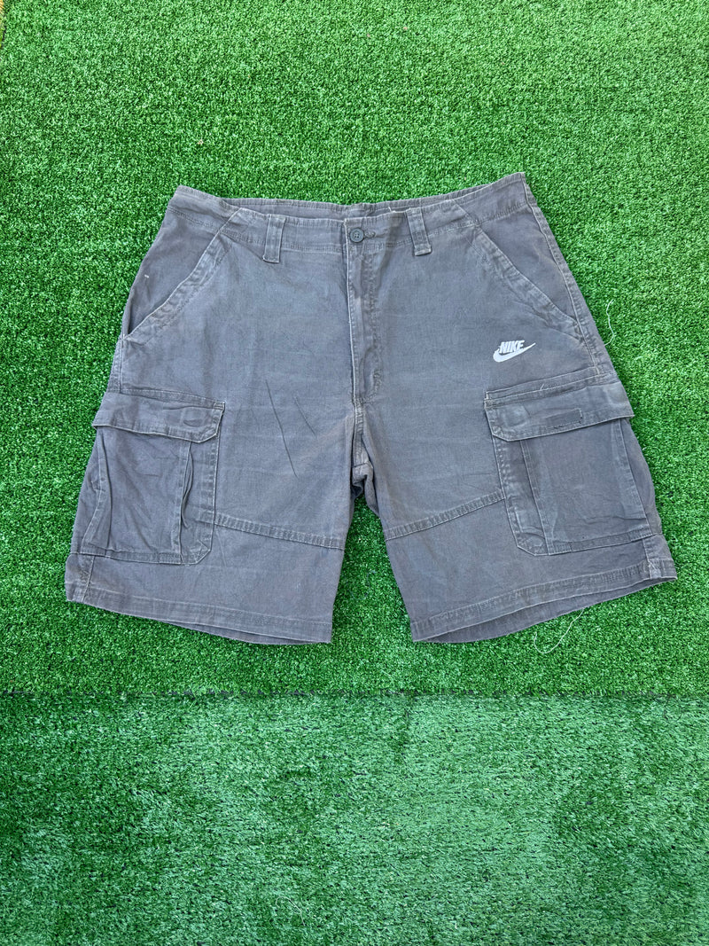 VINTAGE NIKE CARGO SHORTS 37