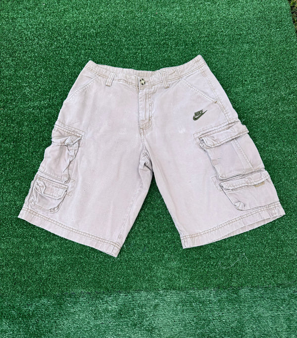 VINTAGE NIKE CARGO SHORTS 31