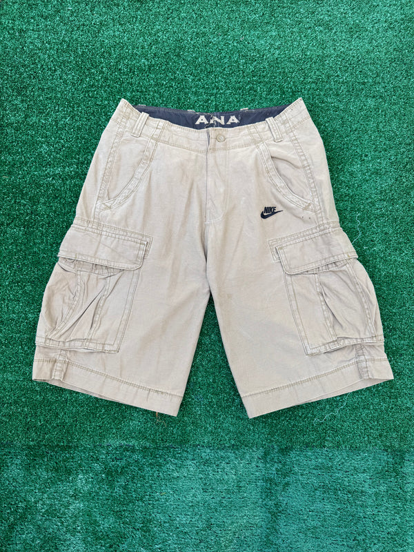 VINTAGE NIKE CARGO SHORTS 33