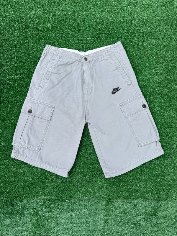 VINTAGE NIKE CARGO SHORTS 28