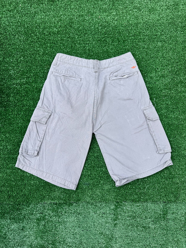 VINTAGE NIKE CARGO SHORTS 28