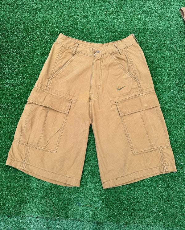 VINTAGE NIKE CARGO SHORTS 27