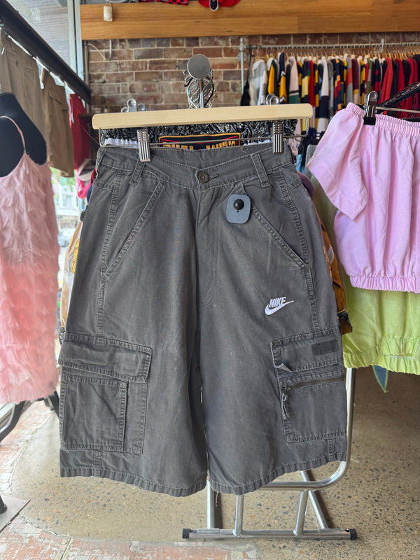 VINTAGE NIKE CARGO SHORTS 24