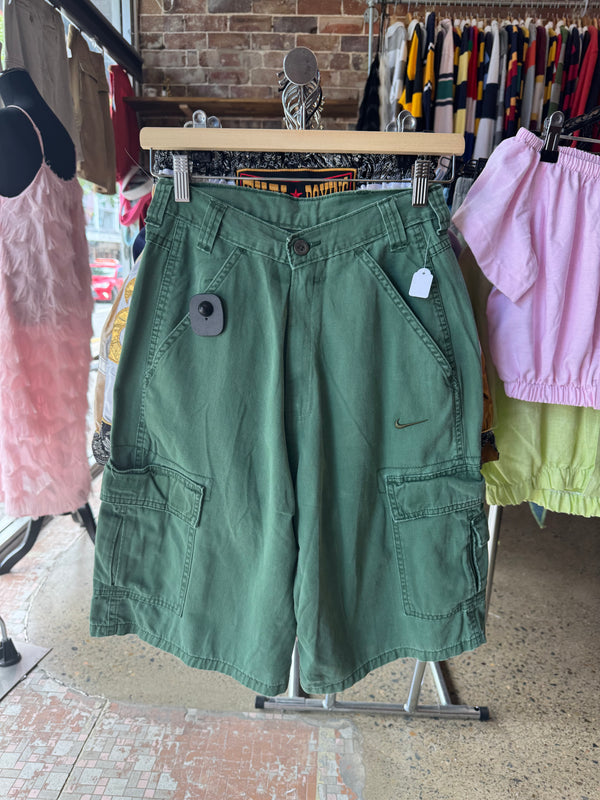 VINTAGE NIKE CARGO SHORTS 24