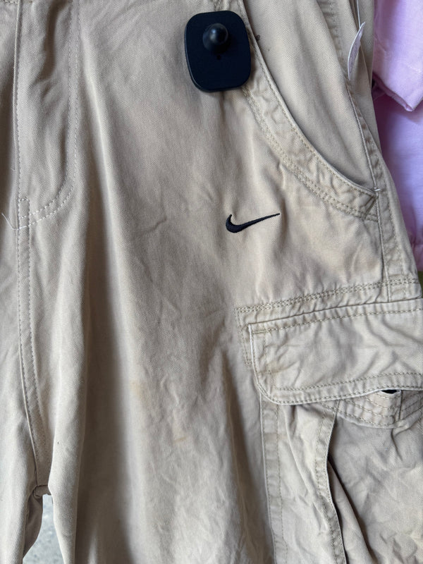 VINTAGE NIKE CARGO SHORTS 32