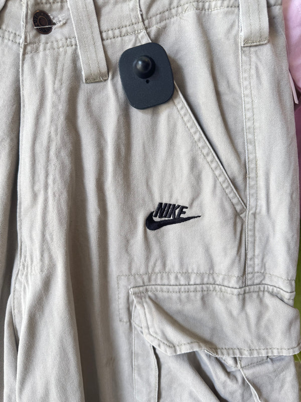 VINTAGE NIKE CARGO SHORTS 30