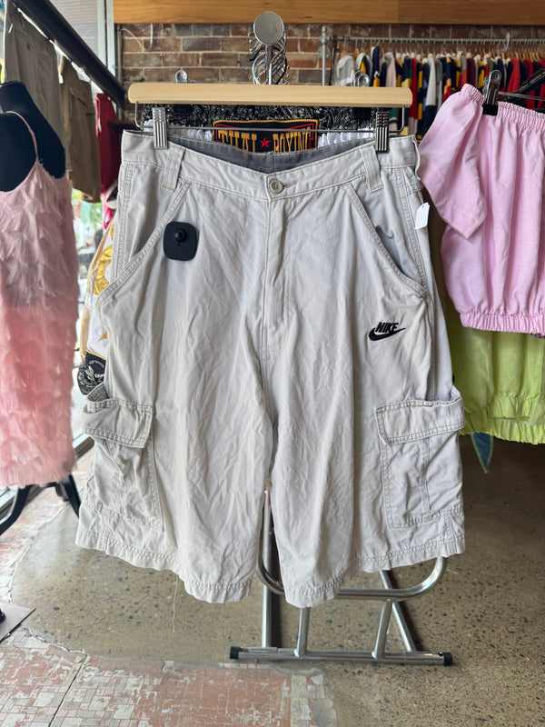 VINTAGE NIKE CARGO SHORTS 29