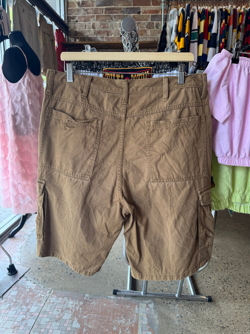 VINTAGE NIKE CARGO SHORTS 34