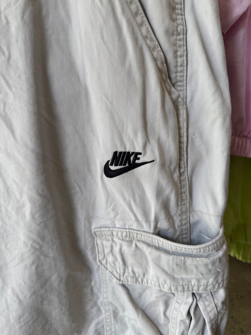 VINTAGE NIKE CARGO SHORTS 36